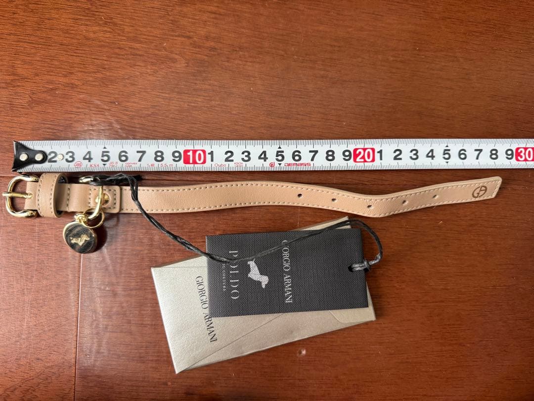Giorgio Armani ベージュレザー首輪