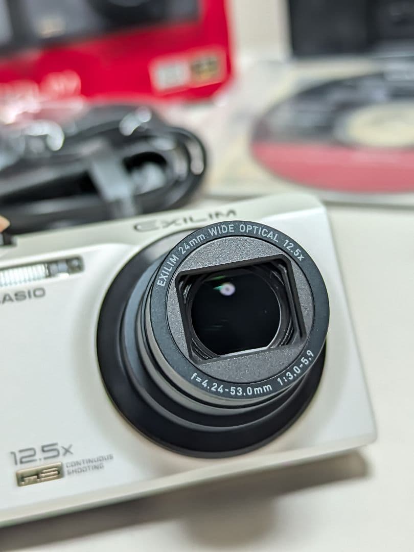 CASIO EX-ZR100 高速連写 光学12.5倍ズーム 美品