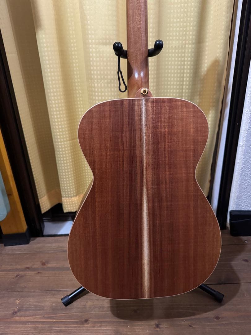 xyz7110。Maton EBG808 ARTIST