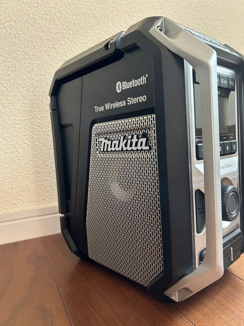 マキタ　Makita True Wireless Stereo ラジオ