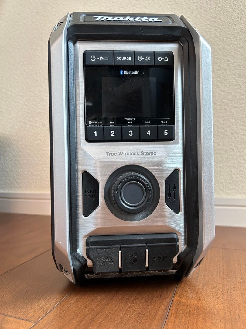 マキタ　Makita True Wireless Stereo ラジオ