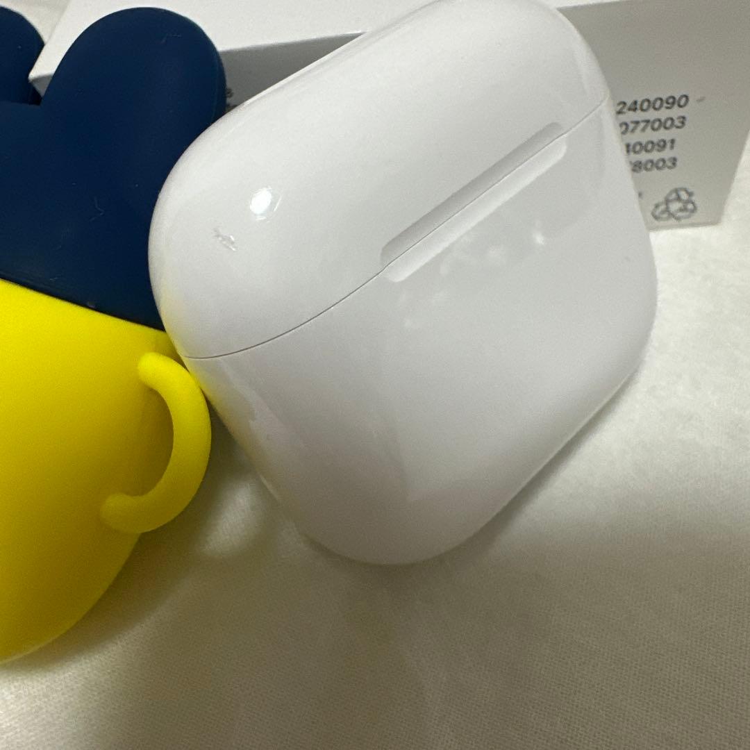 AirPods4充電ケース たまごっちケース付き