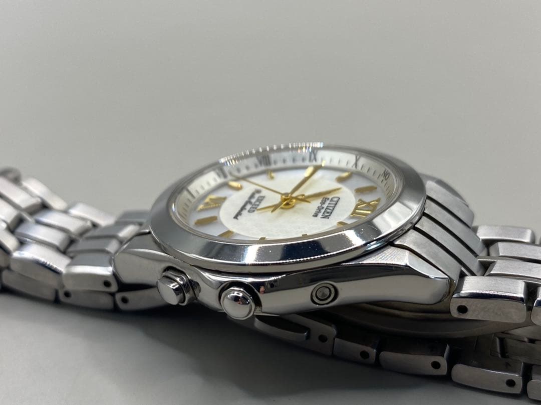 Citizen シルバー 高級ライン「EXCEED」シリーズの腕時計 H330