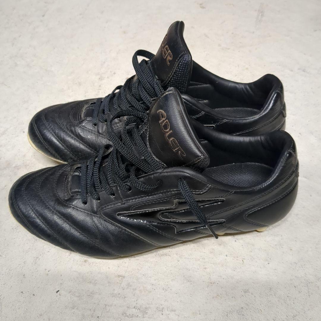 ADLER ブラック サッカーシューズ