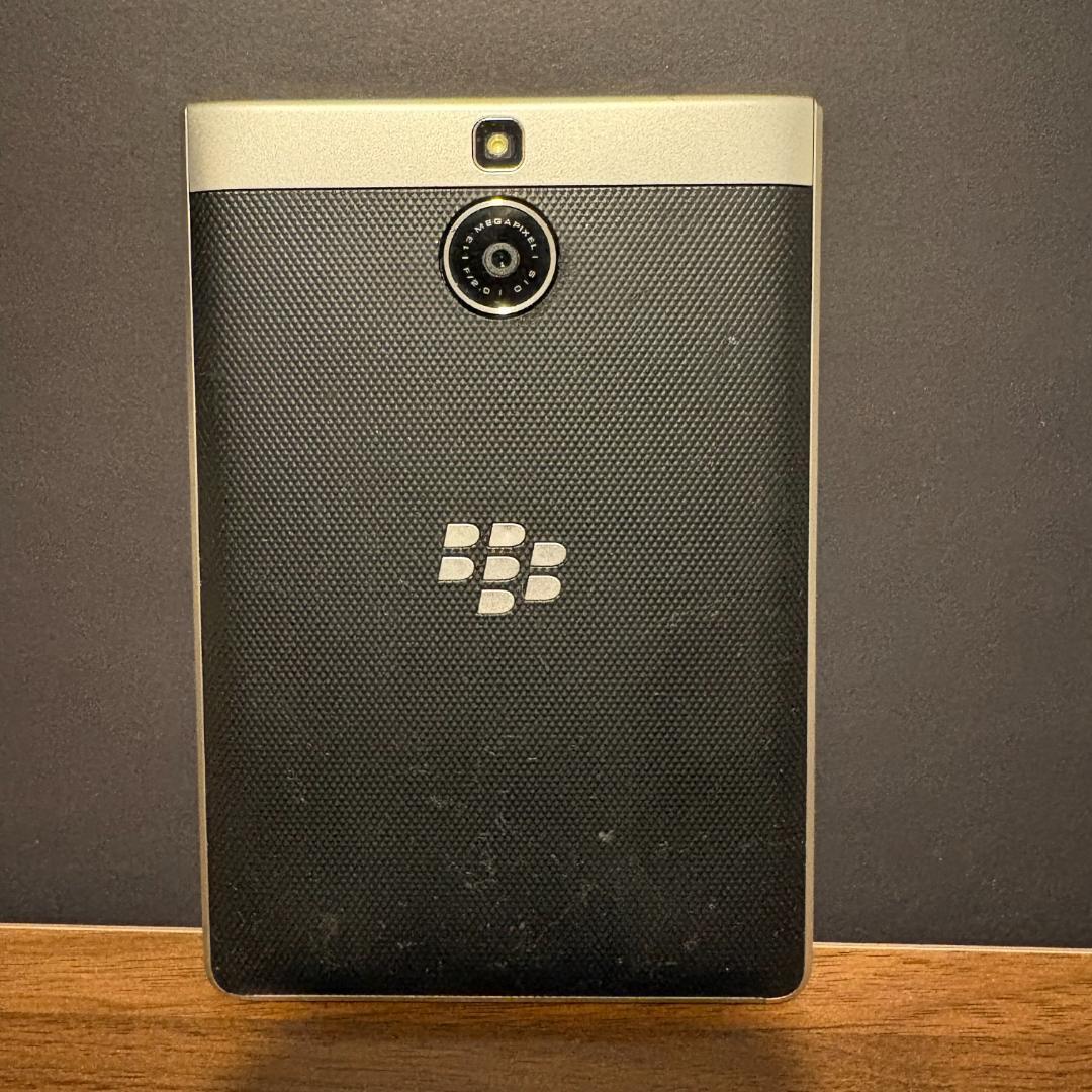 スマートフォン本体 BlackBerry Passport Silver Edition
