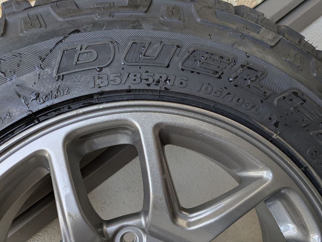 スズキ ジムニー 新車外し純正ホイール・タイヤスペア1本です。