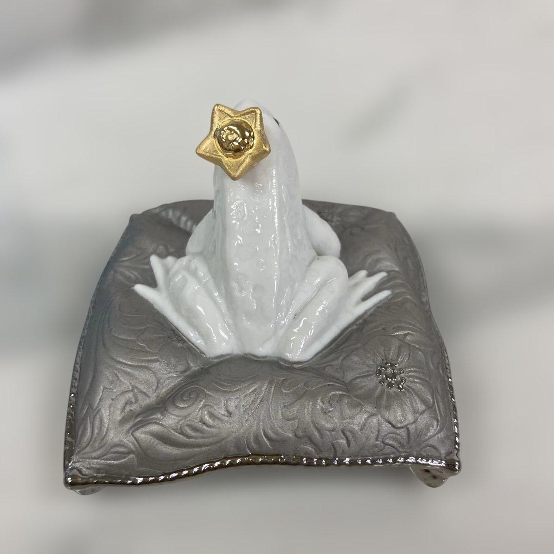 $ LLADRÓ リヤドロ　王冠を被ったカエル　陶器　置物