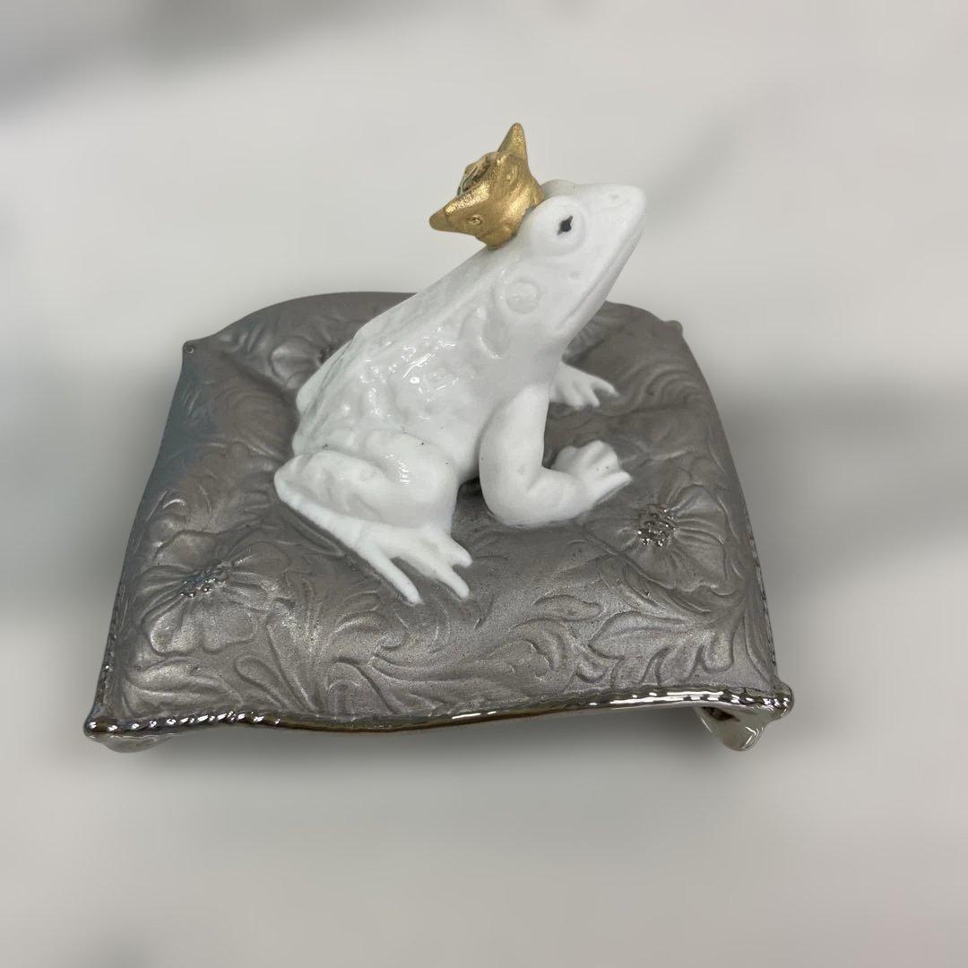 $ LLADRÓ リヤドロ　王冠を被ったカエル　陶器　置物