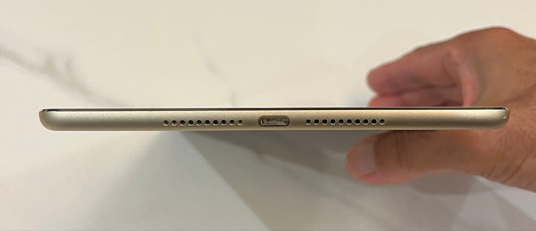 あや iPad mini4 Wi-Fiモデル　128GB ゴールド