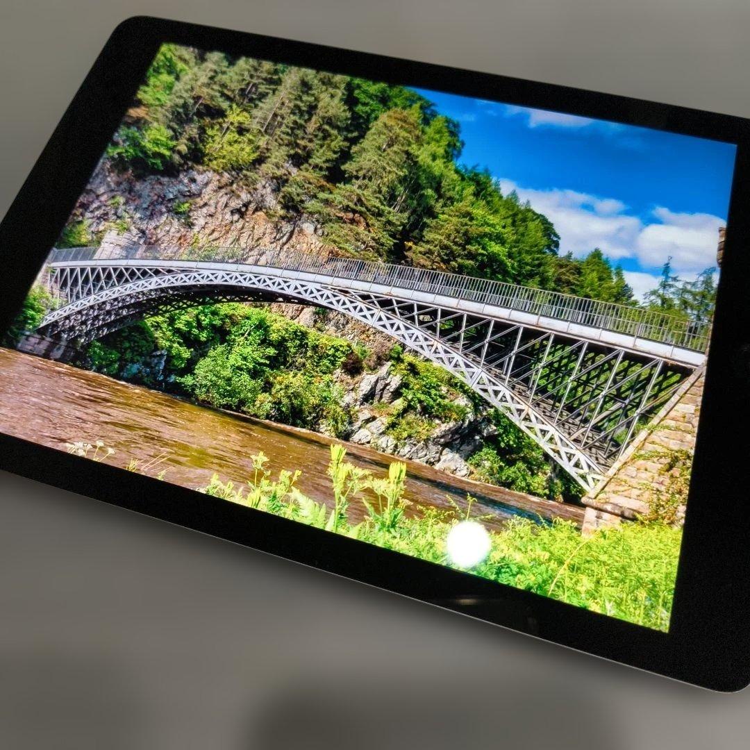 【美品】iPad 第5世代 WiFi 32GBスペースグレイ＋ペン＋充電器＋線