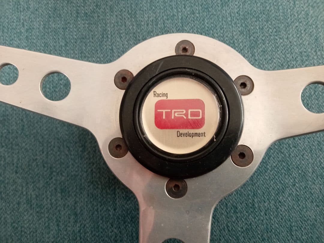 MOMO Super INDYステアリングハンドル　TRDホーンボタン1985年