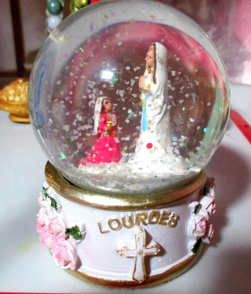 期間限定価格 祝福を受理した　ルルドの泉から　ルルド聖母　スノードーム