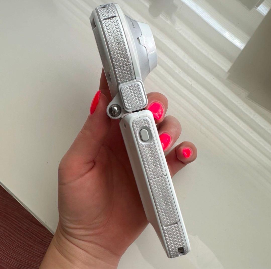 カシオ デジタルカメラ エクシリム EX-FR100LWE ホワイト