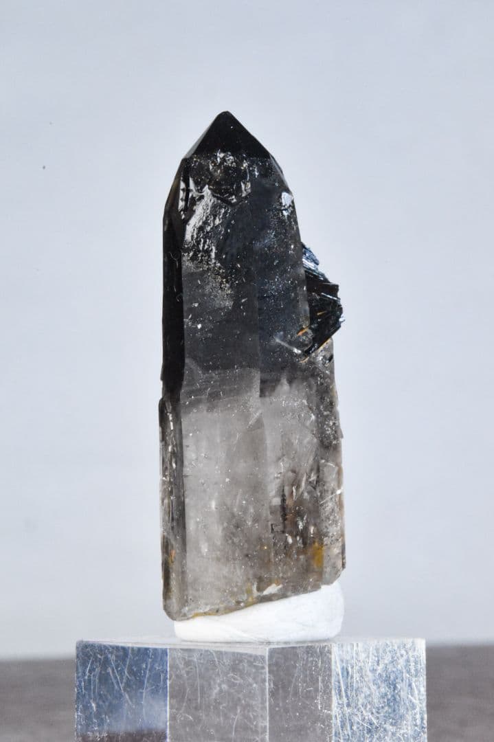 マラウイ産 放射状エジリン付きスモーキークォーツ