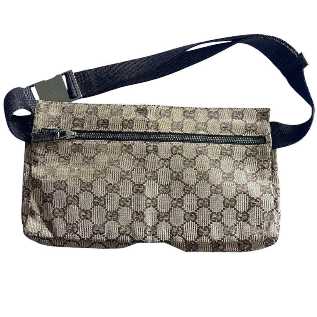 グッチ　ロゴ型押し　GGキャンバス ボディバッグ　ウエストポーチ