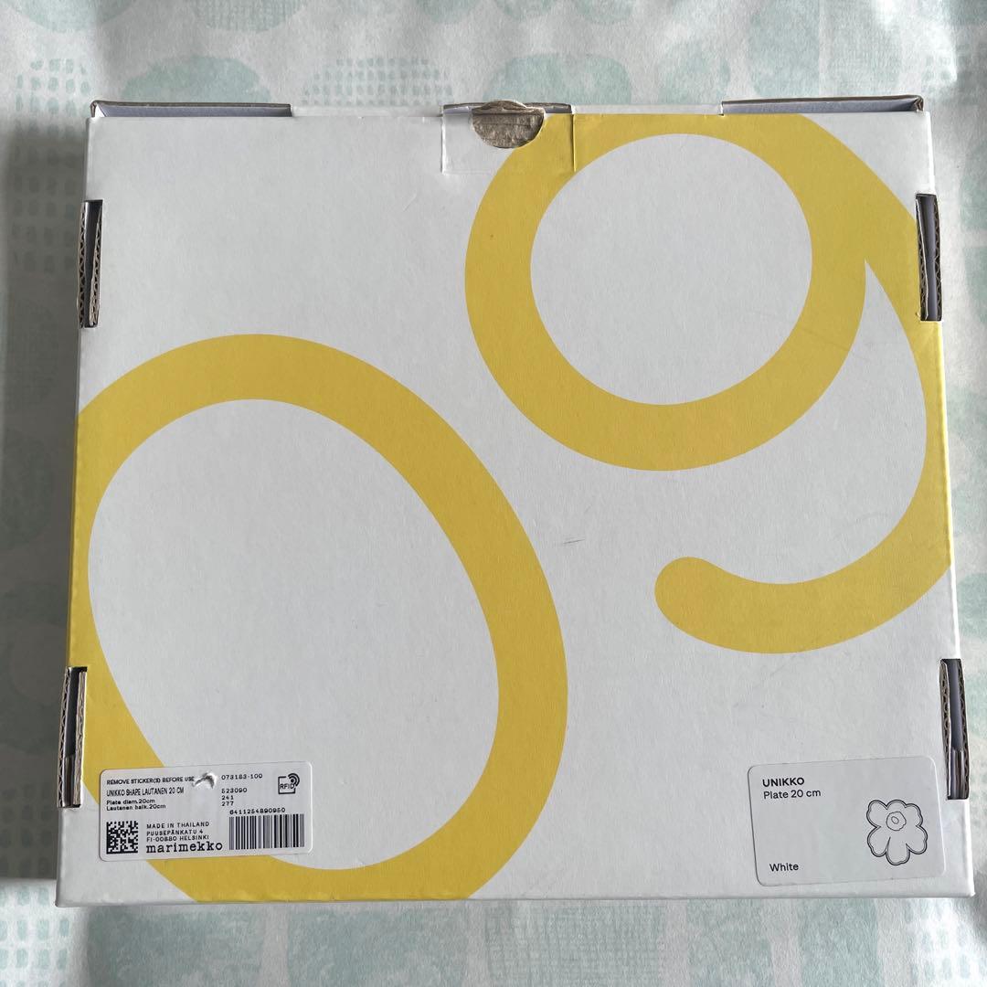 新品未使用　マリメッコ ウニッコ　プレート　ホワイト