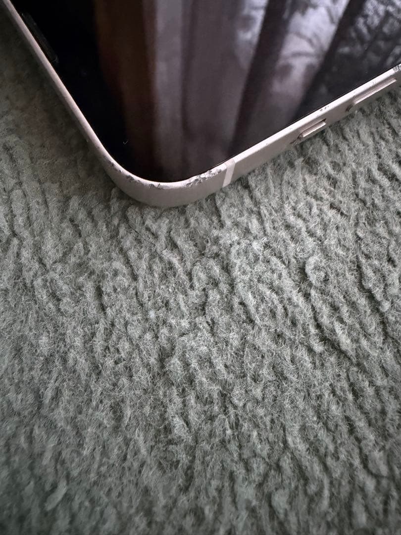 iPhone13 背面割れ