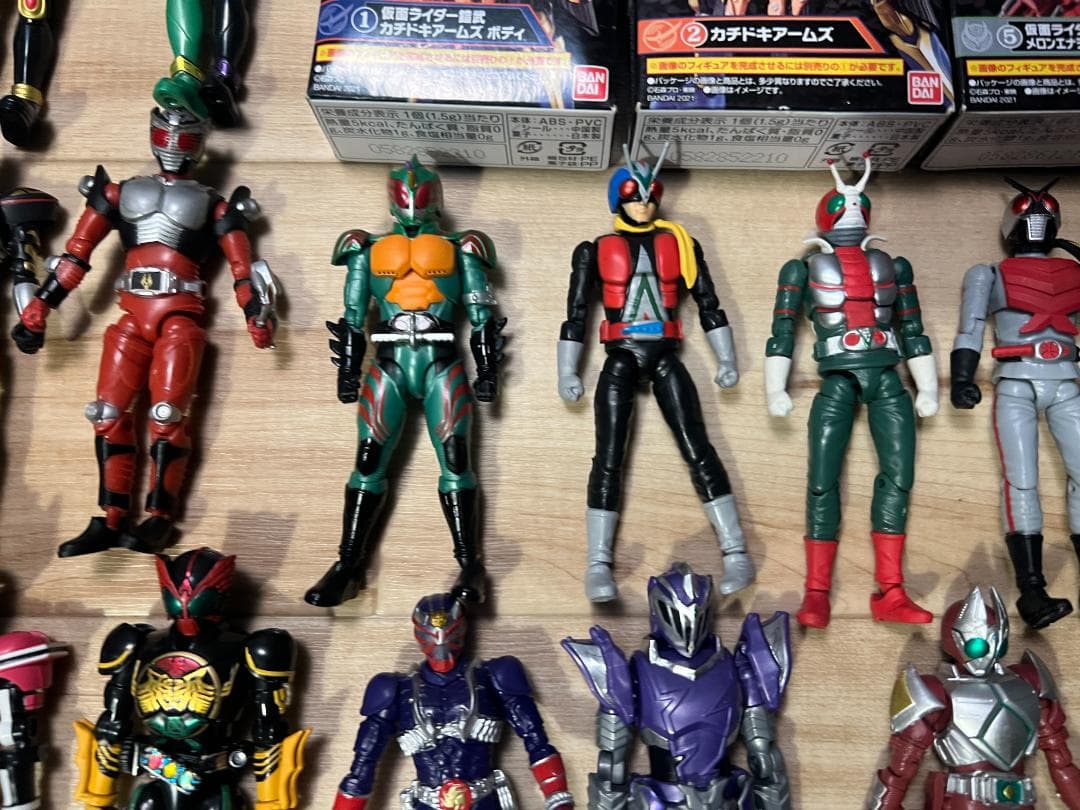 ゆ*く様 バンダイ )装動 SO-DO / 仮面ライダー 約100体 まとめ売り