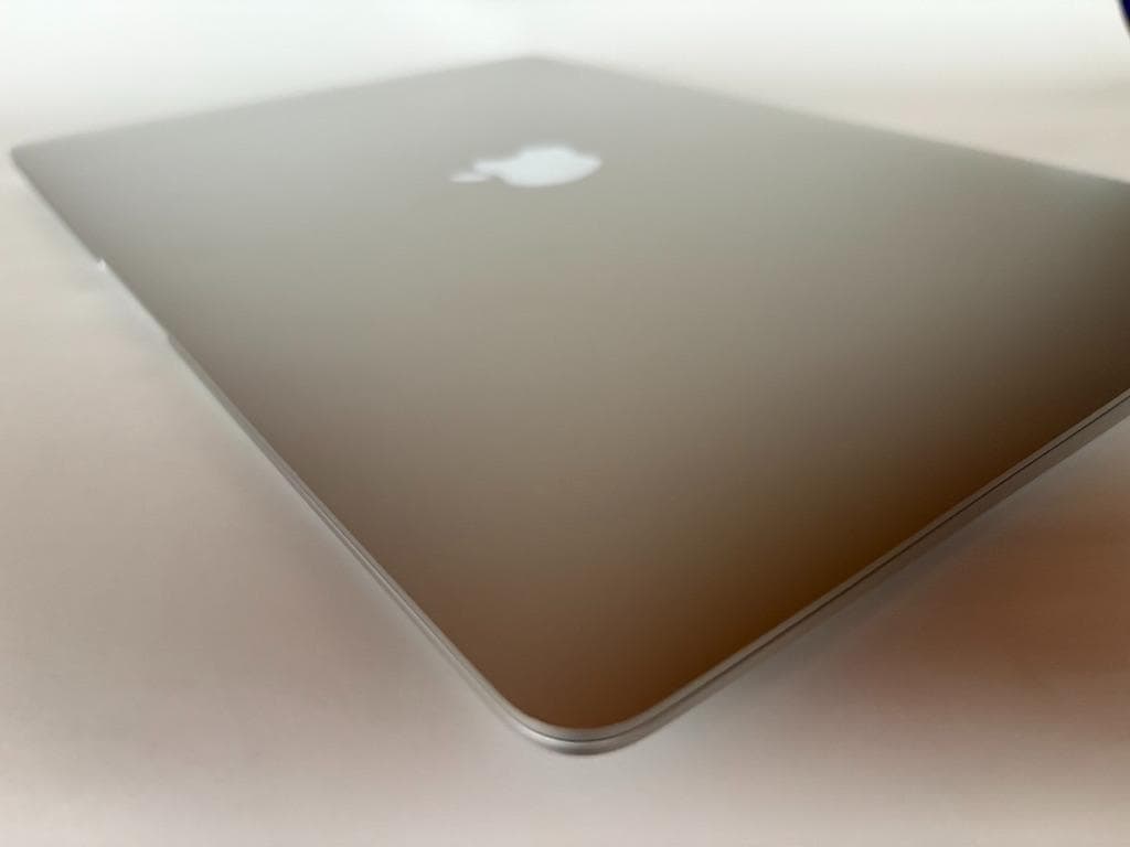 Apple MacBook Air (M1, 2020) 16GB シルバー