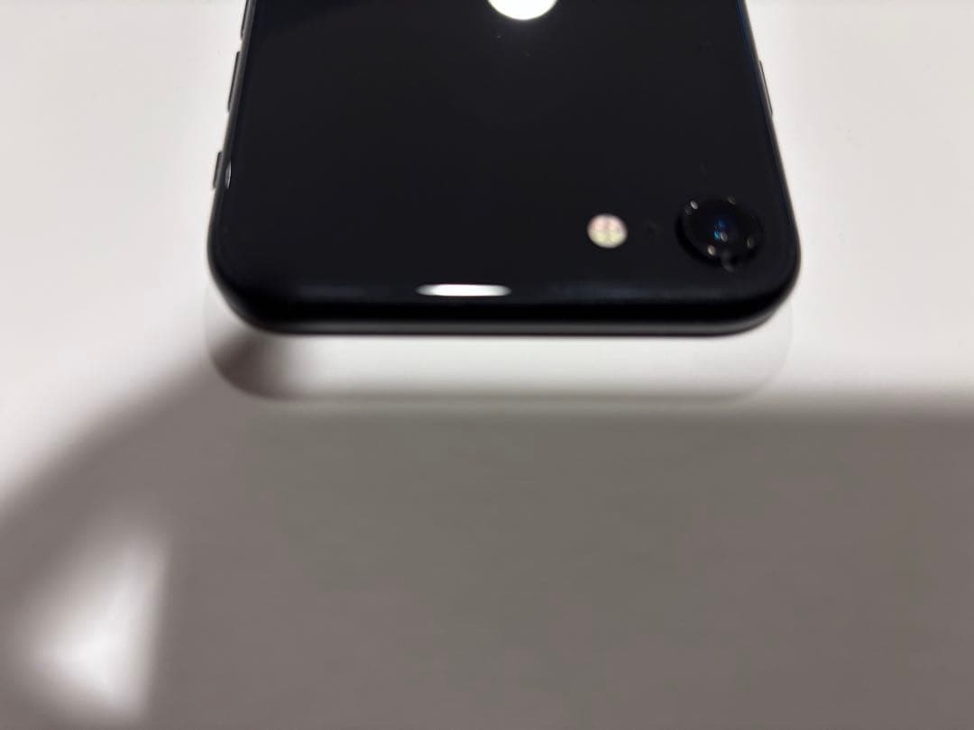 iPhone SE 第2世代 64GBブラック バッテリー最大容量83%