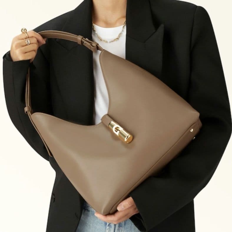 完売カラー Furla GOCCIA ショルダーバッグM