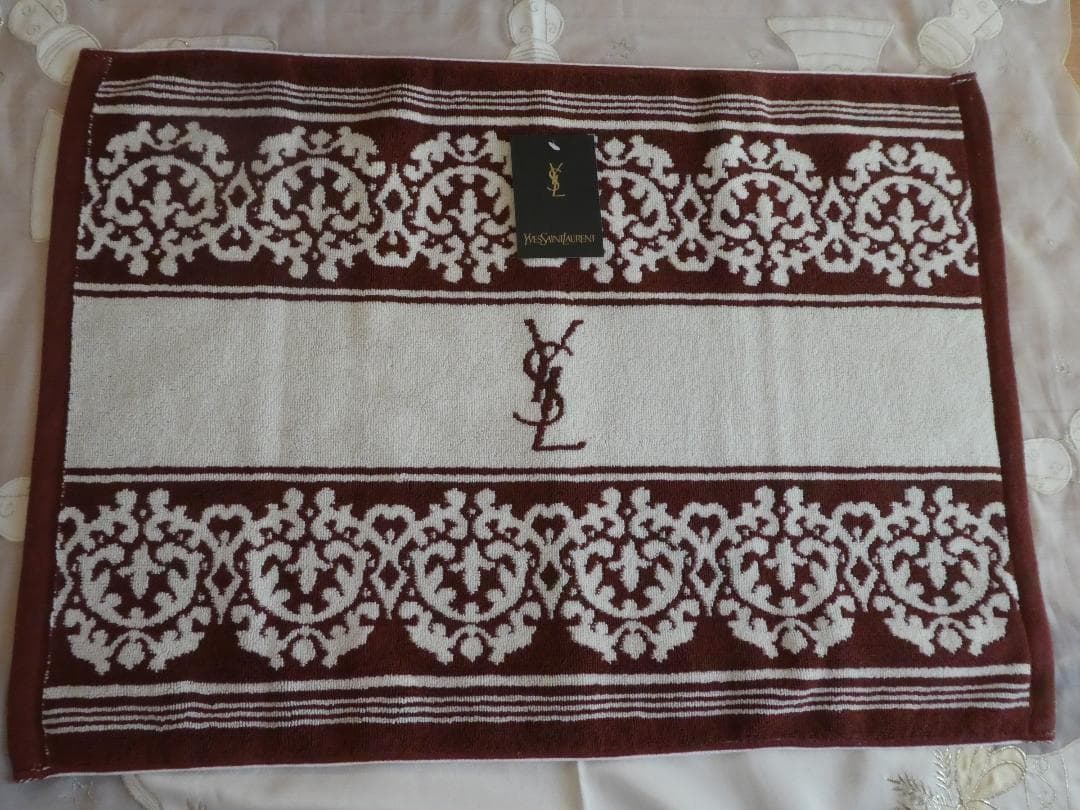 メルカリ便☆イヴサンローラン☆レトロ　バスマット