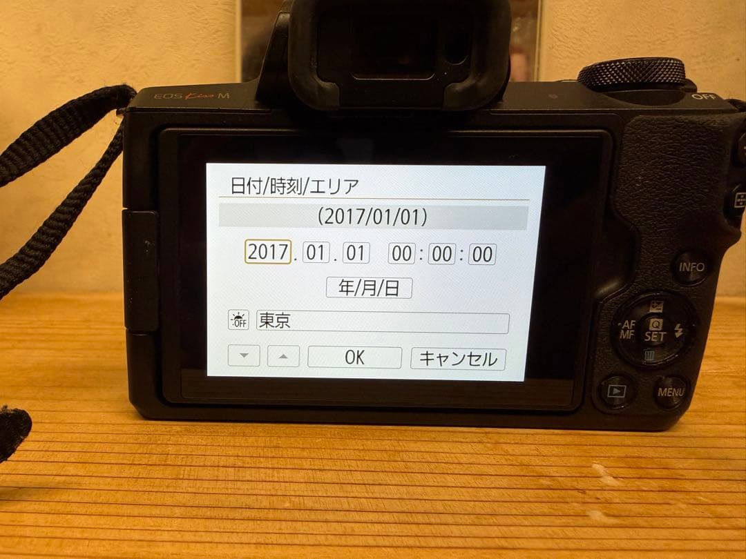 Canon EOS Kiss M ダブルズームキット ミラーレス