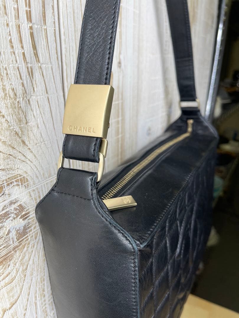 CHANEL 黒 レザー ショルダーバッグ キルティング