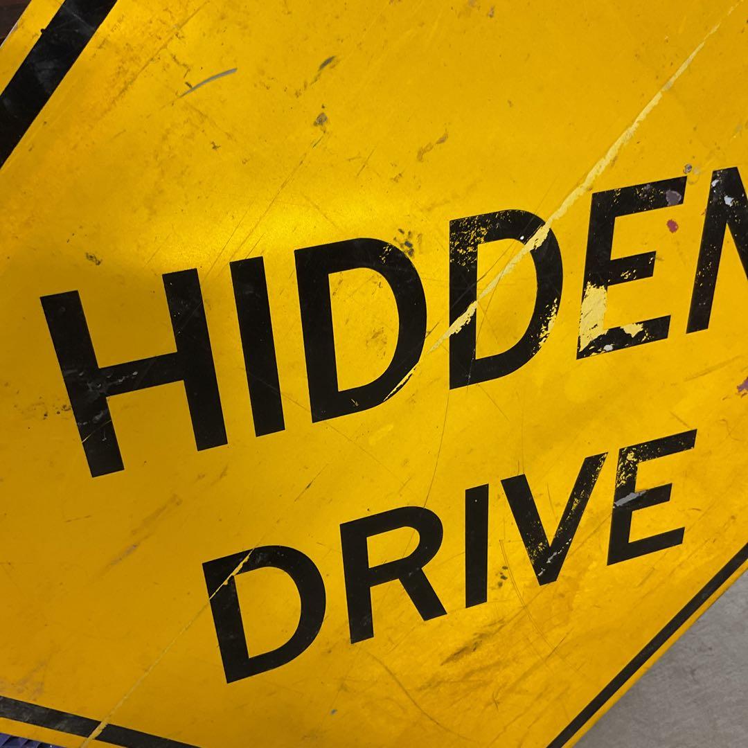 USA 巨大ストリート看板　HIDDEN
