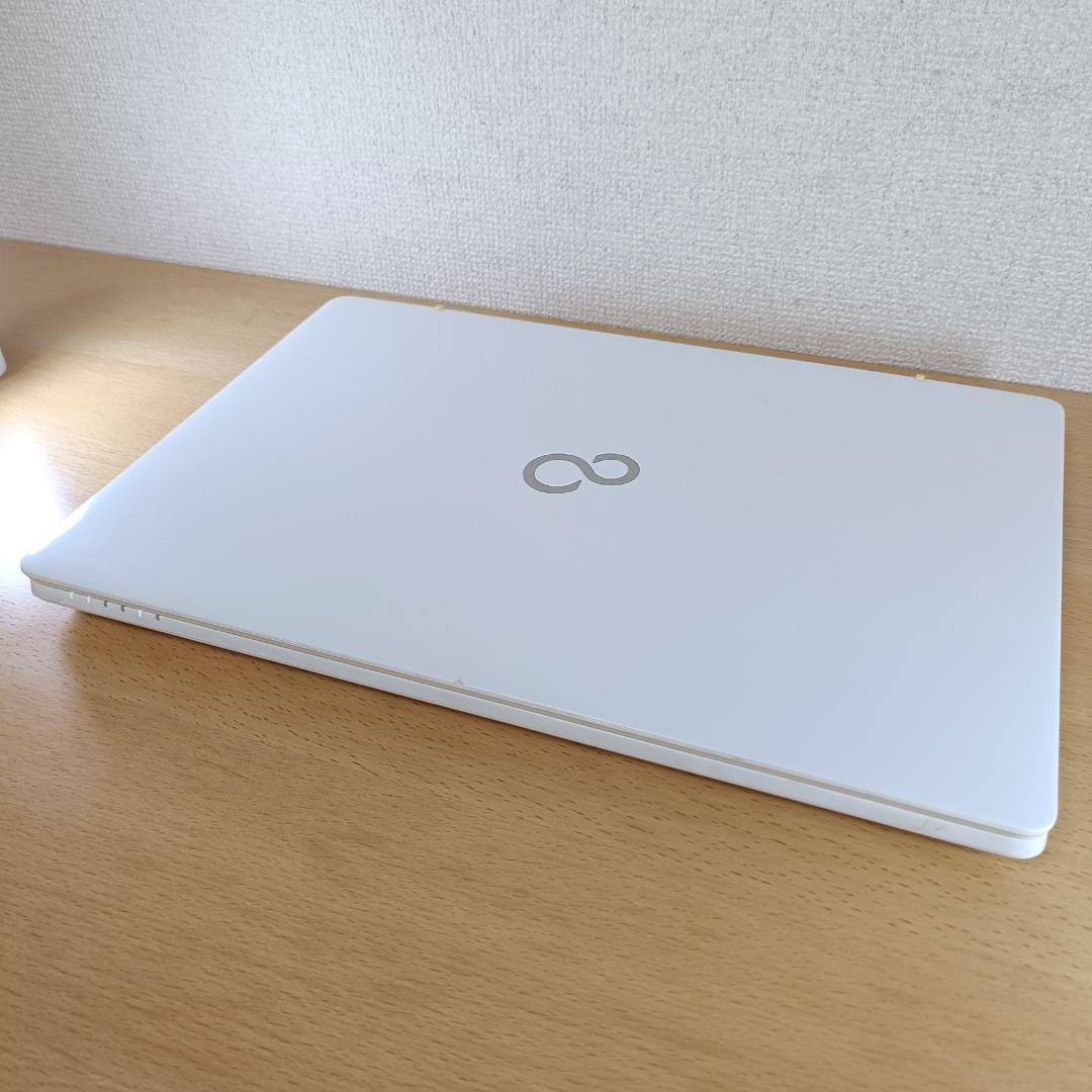 ノートPC i7 メモリ16GB Windows11 SSD 富士通 DVD 白