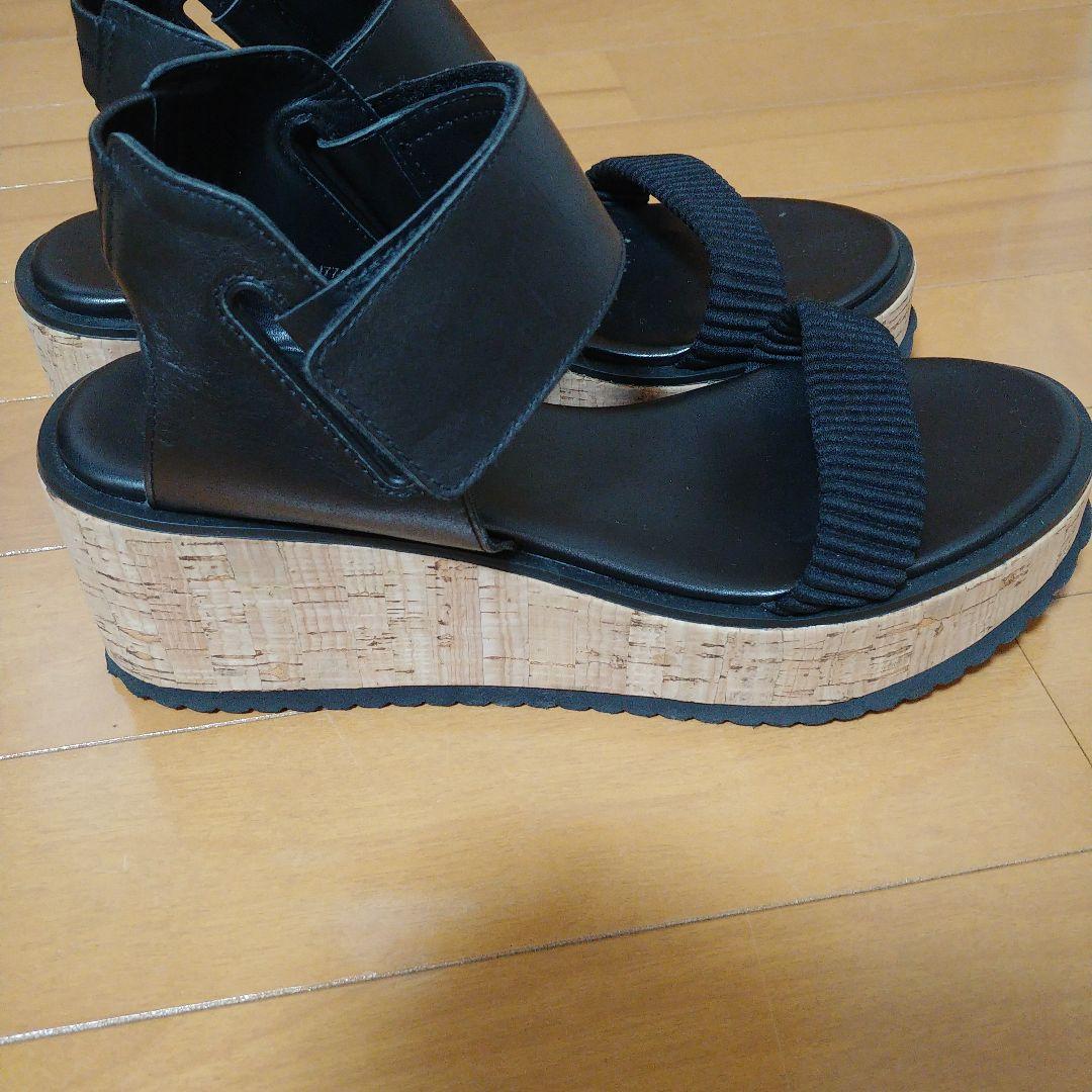 プリーツプリーズ イッセイミヤケ 靴　レディース　サンダル　黒