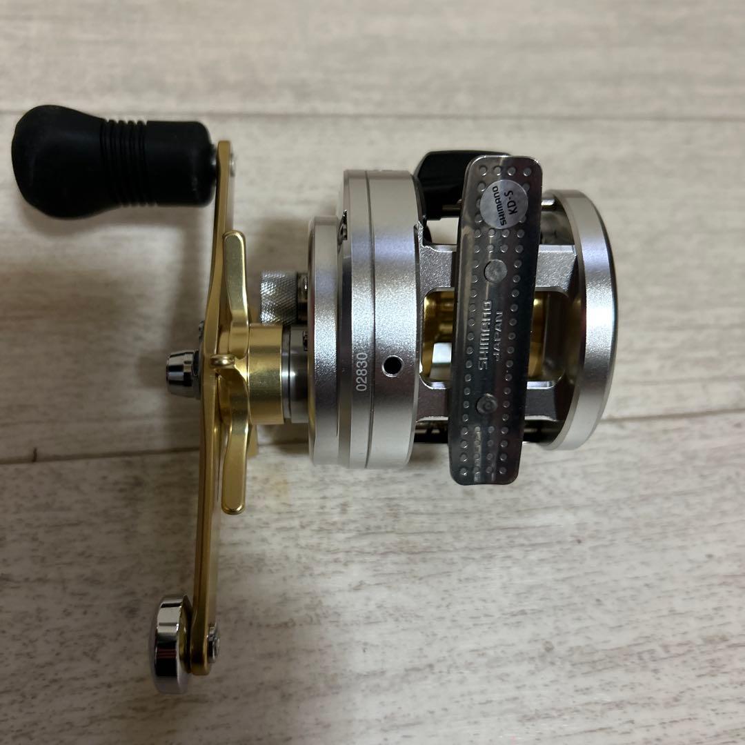 シマノ　12カルカッタ401F 両軸リール 左巻き