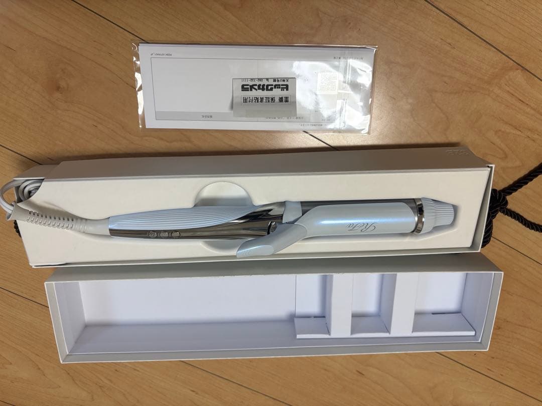 ブ*ー様 新品未使用 MTG ReFa リファ カールアイロン ホワイト 32m