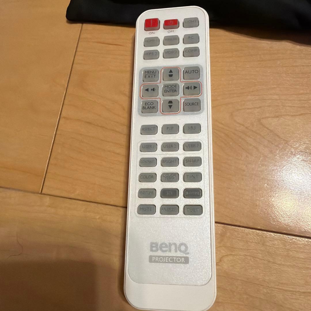 BenQ w1070 DLP3D対応プロジェクター 本体