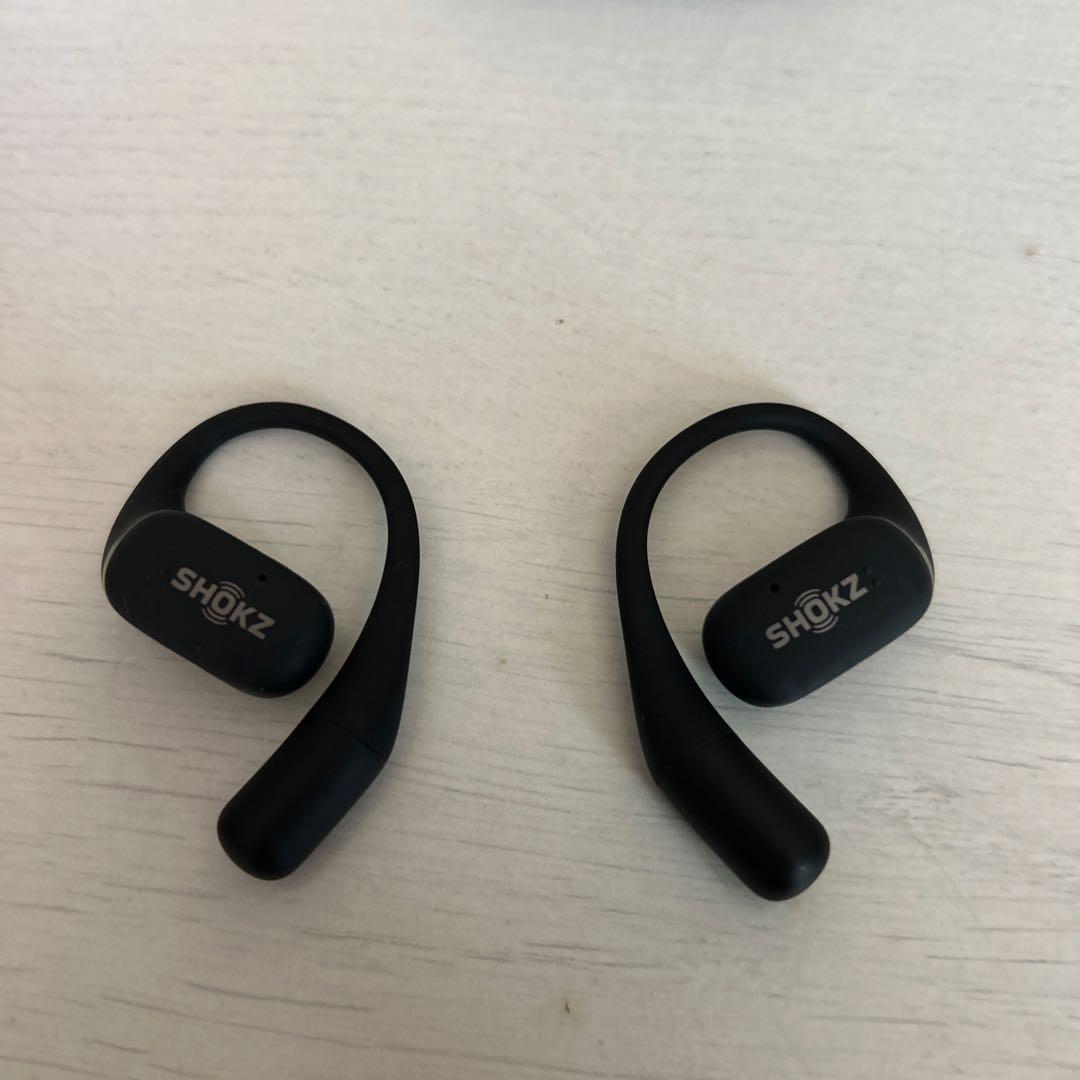 ケ*ー様 SHOKZ OPENFIT ワイヤレスイヤホン ブラック 充電ケース付