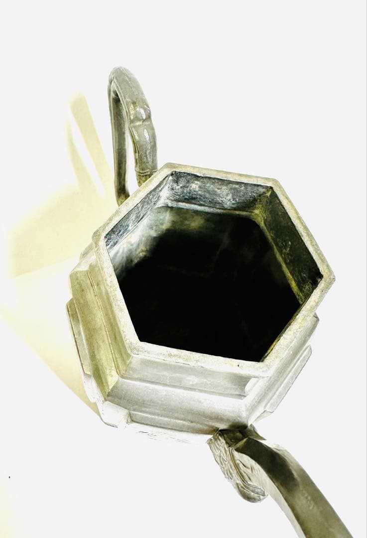 N890　茶道具　水注　錫製　約834g　六角形茶器　獅子彫刻付き