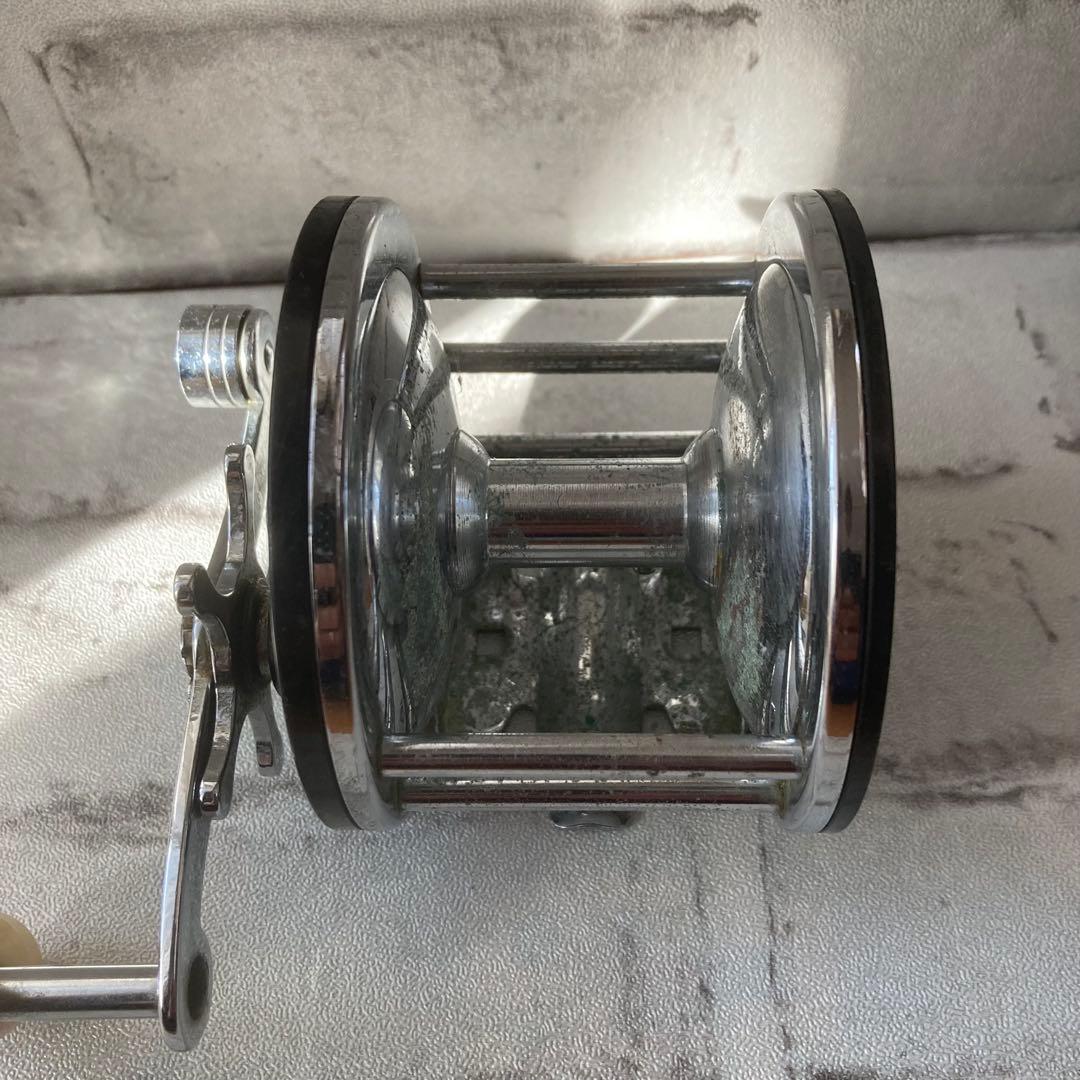 船釣り　ベイトリール シルバー ブラック 右巻き