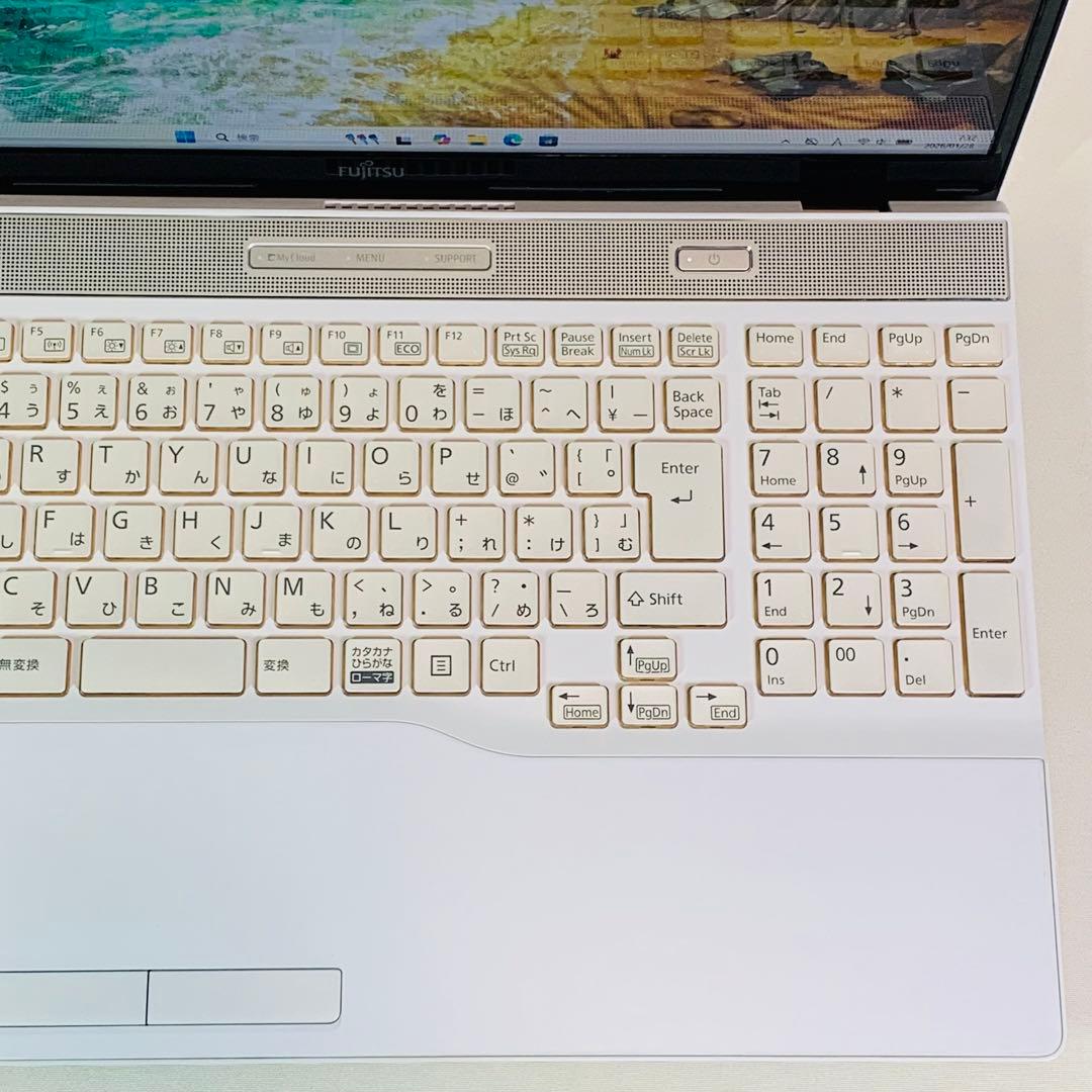 Core i7✨8世代✨SSD512GB✨32GB✨オフィス✨白✨ノートパソコン