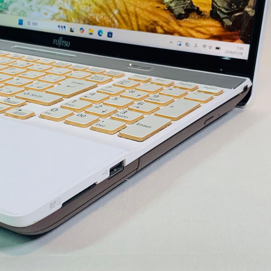 Core i7✨8世代✨SSD512GB✨32GB✨オフィス✨白✨ノートパソコン