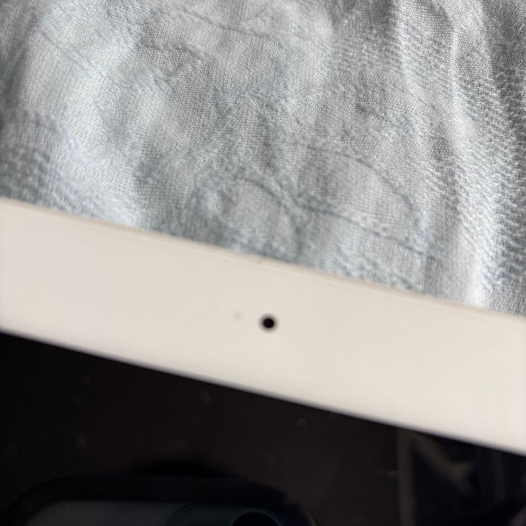 iPad 第6世代 32GB シルバー Wi-Fi+Cellular