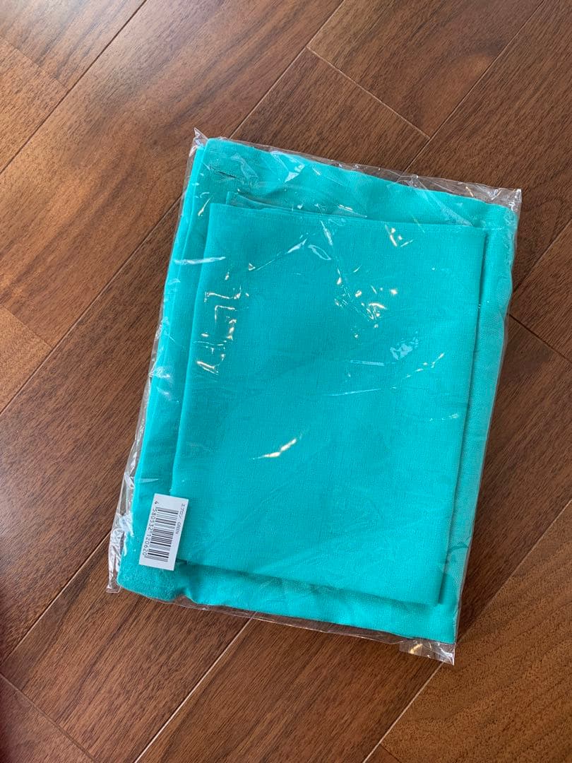 タキマキ　滝沢眞規子さん　ターコイズ エプロン ストライプリボン