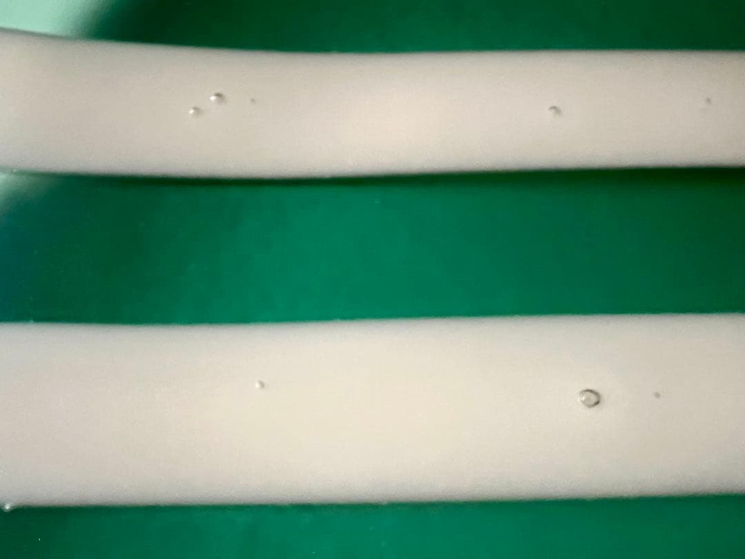 ガラス作家のストライプ角皿・井上枝利奈