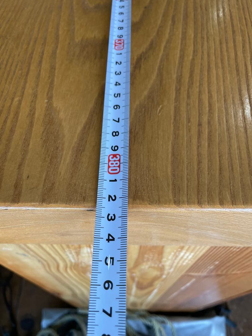 一枚板、木の種類はシオジです。