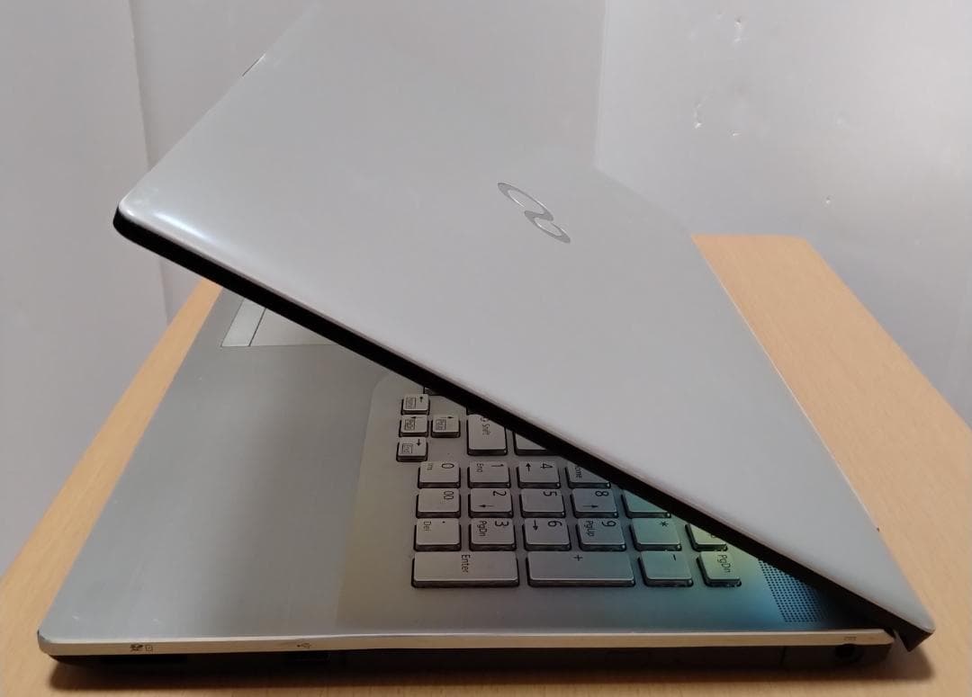 訳あり特価!富士通 8世代Core i7 SSD1Tメモリ16G 17.3インチ