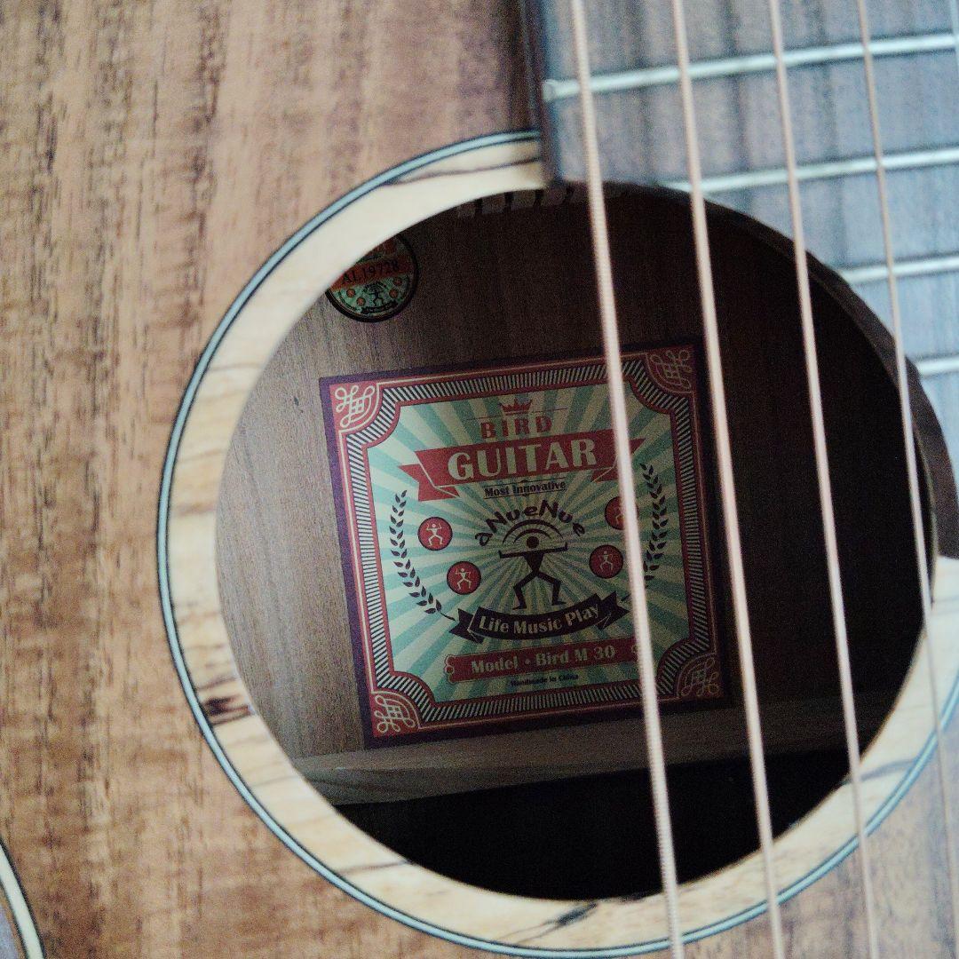 aNueNue （アヌエヌエ）M30　トップ単板、オールアカシアギター