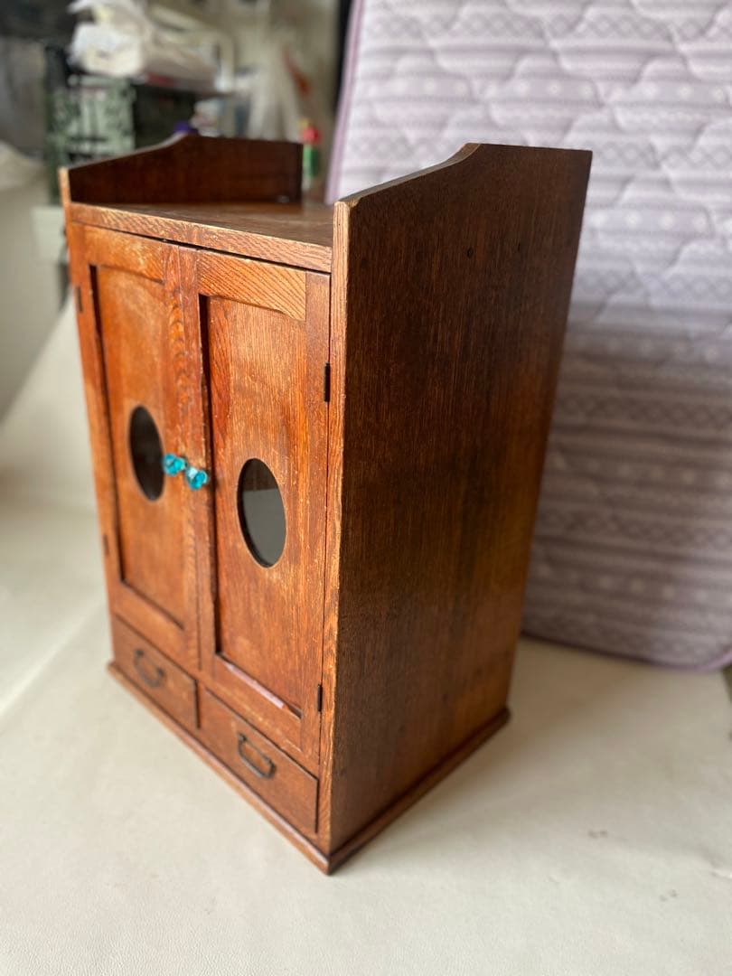 小型収納箪笥 観音扉 箪笥 小物収納 飾り棚 ガラス窓 ガラスつまみ 中古品