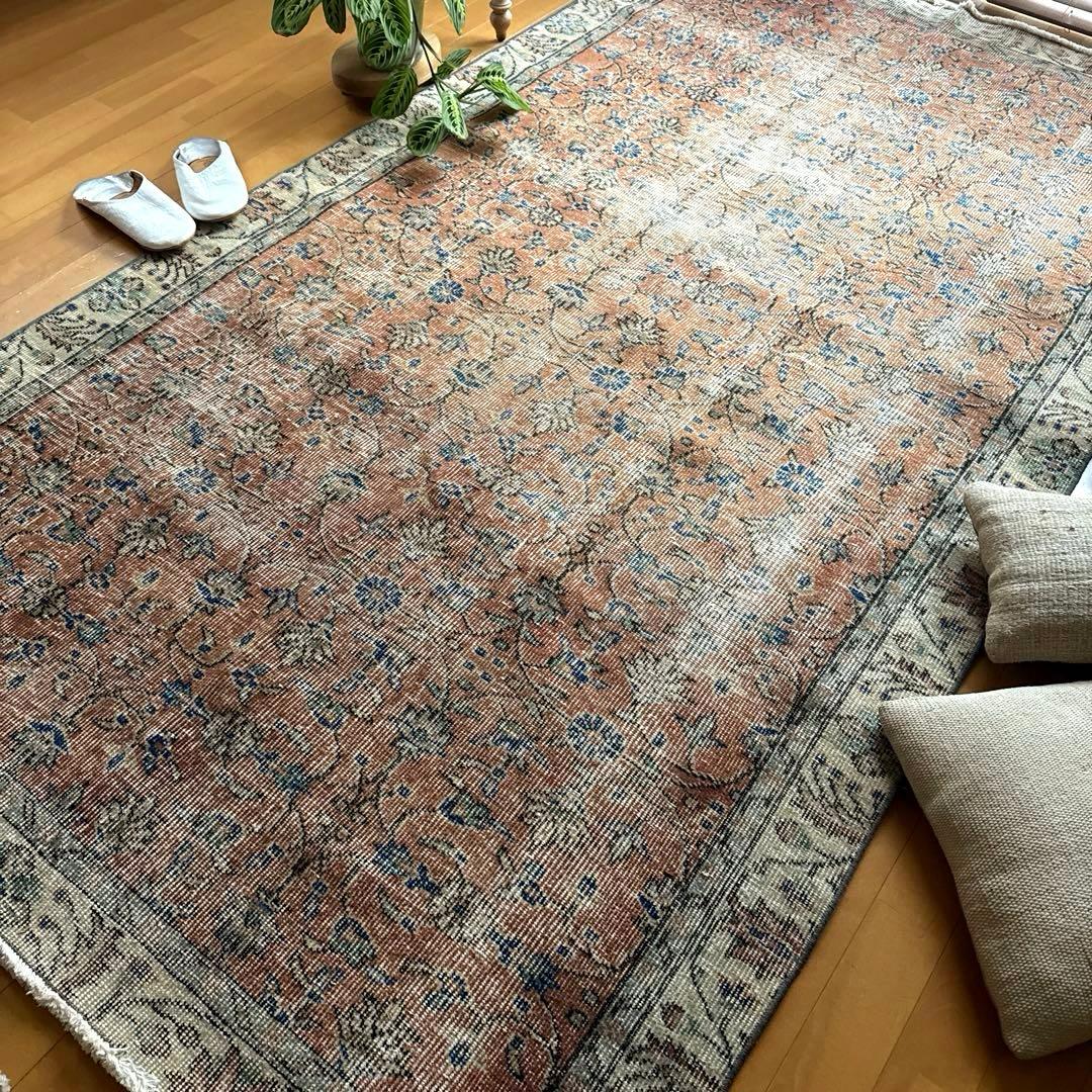 大判133×241ピンクベージュ　青い花　ボタニカル　トルコヴィンテージラグ