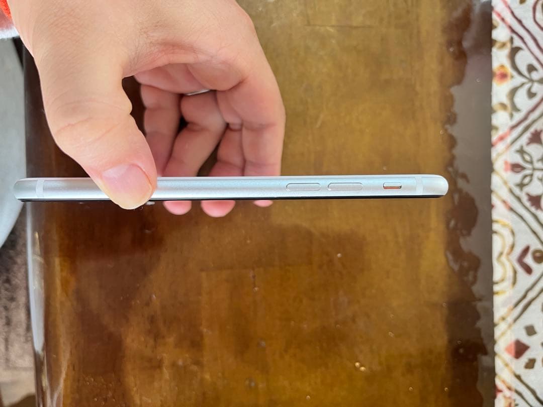 iPhone SE 第2世代 128GB 水没 ジャンク 起動OK 画面不良