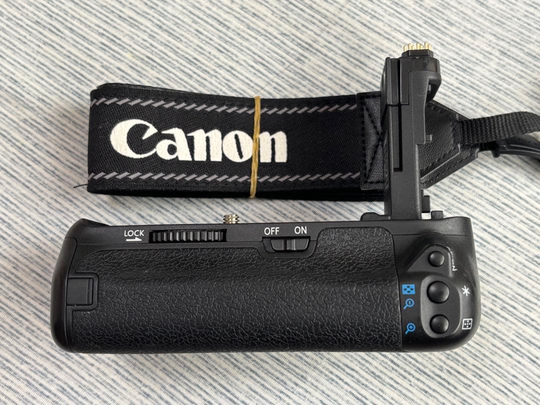 【美品】Canon EOS 80D デジタル一眼レフカメラ　グリップ他セット