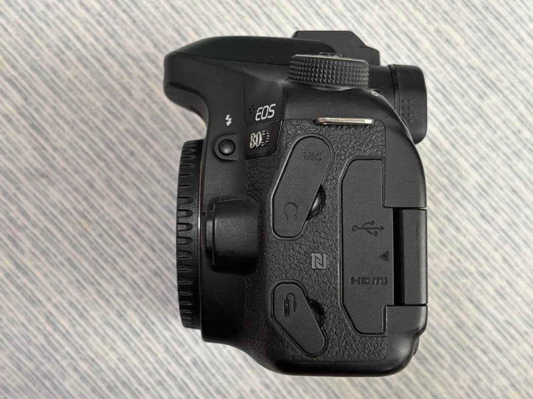 【美品】Canon EOS 80D デジタル一眼レフカメラ　グリップ他セット
